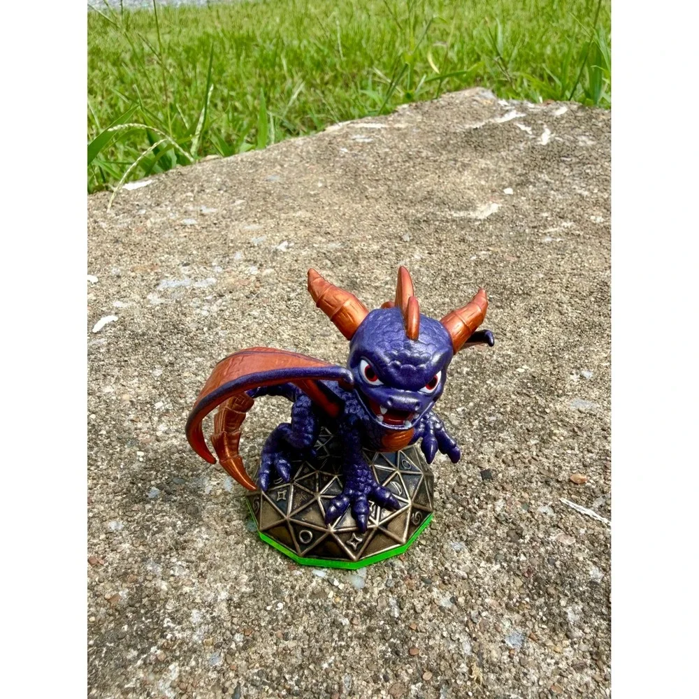Skylanders Spyro's Adventure Spyro Figure Purple Dragon Activision Video Game
